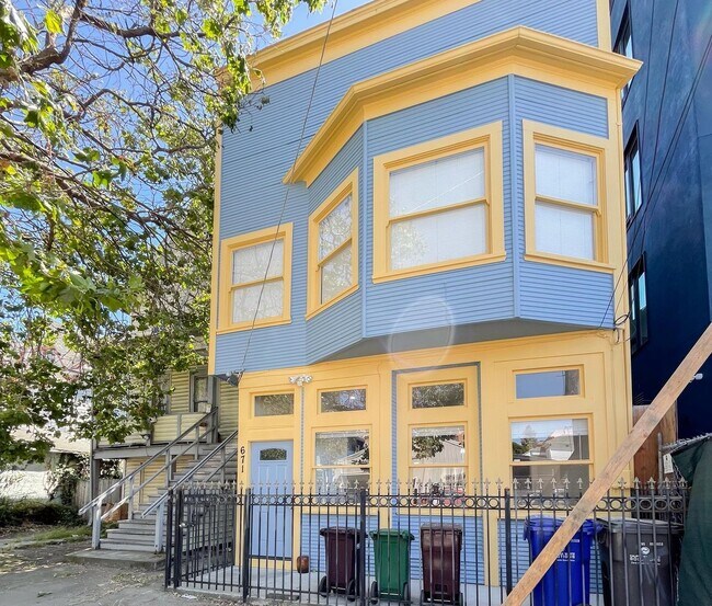 Building Photo - 2 Bed 2 Bath Flat Apartment in Old Oakland