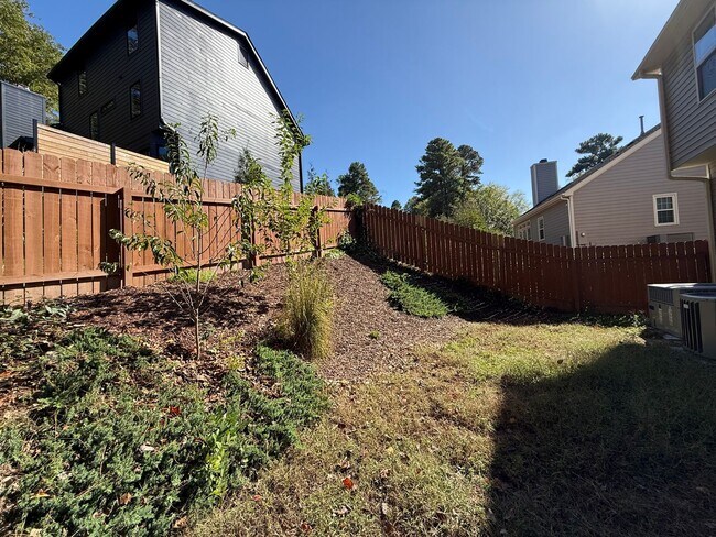 Building Photo - Newly Remodeled 4BD, 2.5BA Raleigh Corner-...