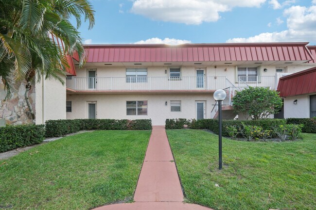Primary Photo - 12012 Greenway Cir S