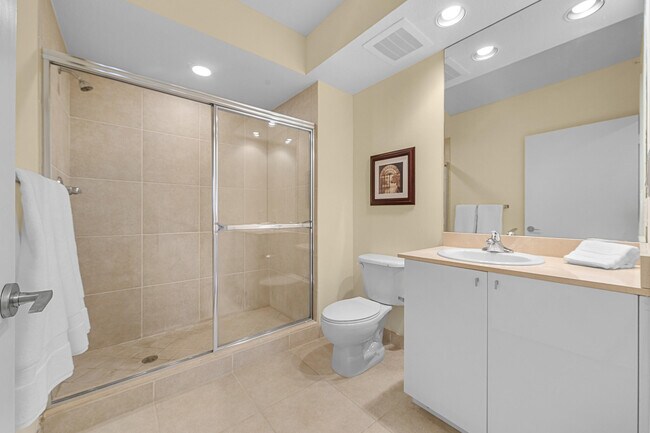 Building Photo - 1551 N Flagler Dr