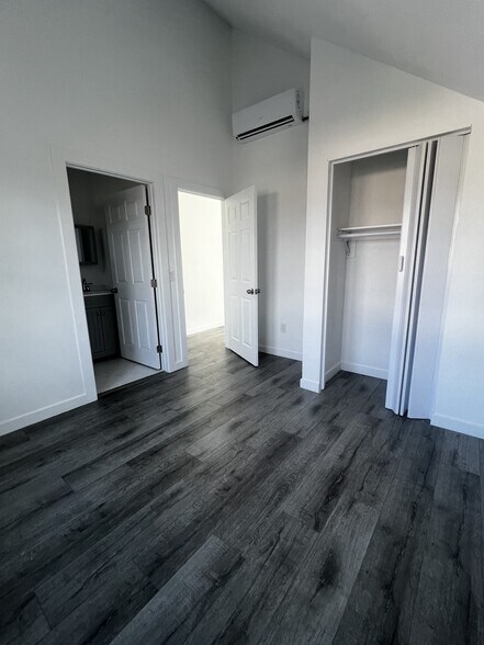 Building Photo - 1511 W 28th St