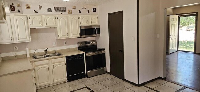 Building Photo - 1716 Coronado Ave