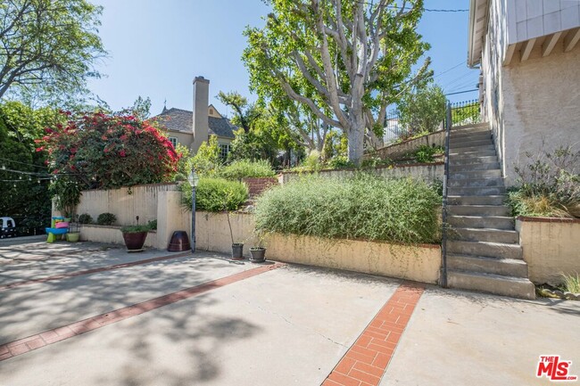 Building Photo - 14563 Round Valley Dr