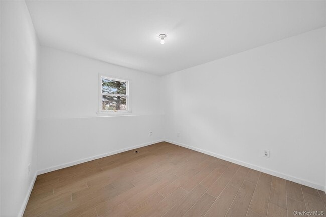 Building Photo - 13 Sutherland Dr