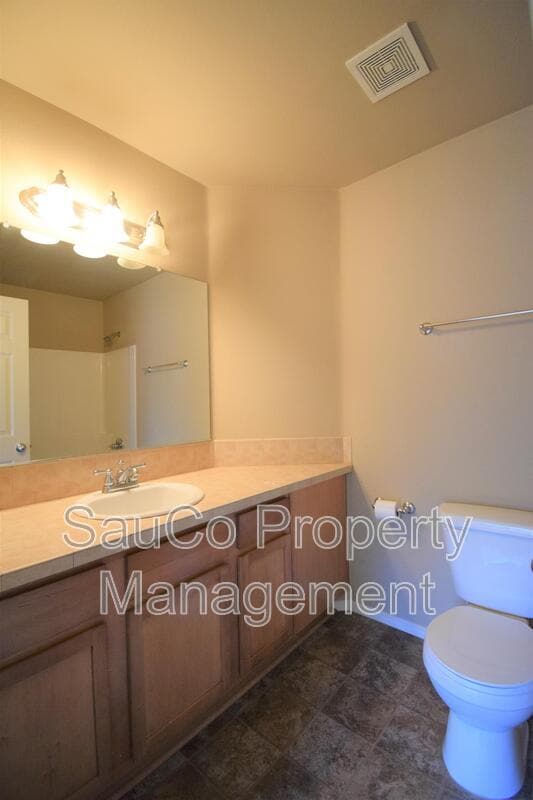 Building Photo - 1419 NE Lockheart Ln