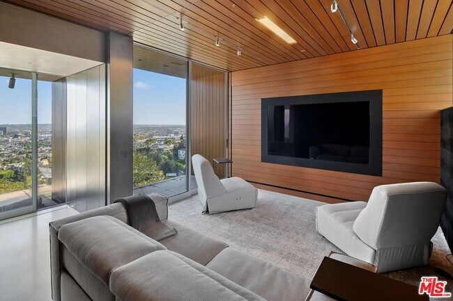 Building Photo - 1430 Sunset Plaza Dr