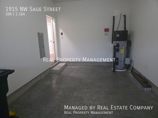 Building Photo - 1915 NW Sage St