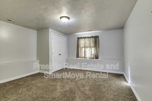 Building Photo - 6924 Chippewa Dr