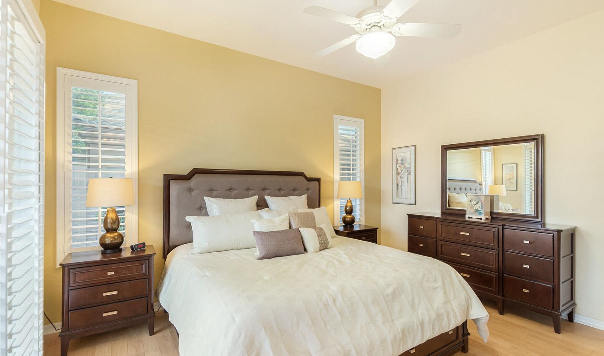 Building Photo - 892 W Raven Dr