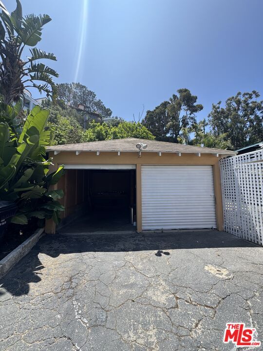 Building Photo - 368 Entrada Dr