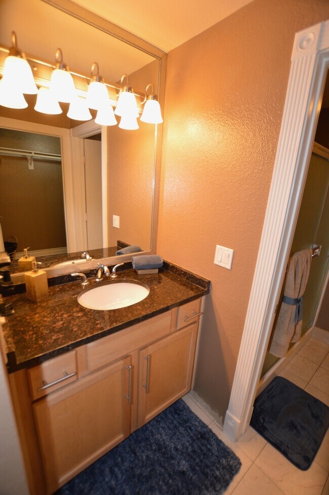 Building Photo - Meridian FURNISHED 2 BDR /2 BATH Luxury Co...