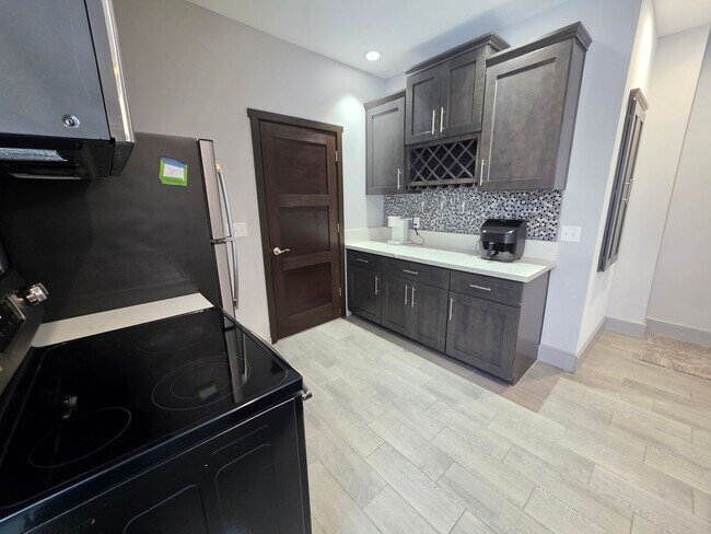 Building Photo - 920 2nd Ave S