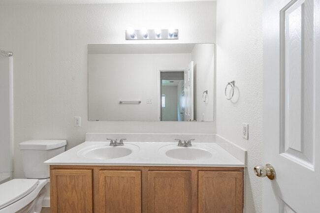 Building Photo - 3926 Privet Pl
