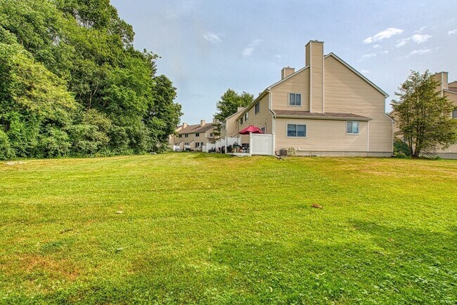Building Photo - 28 Gaslight Ln