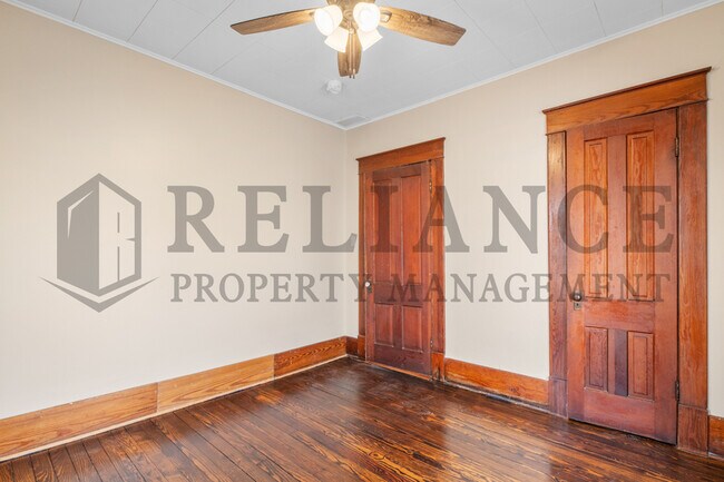 Building Photo - 221 S Glenn St