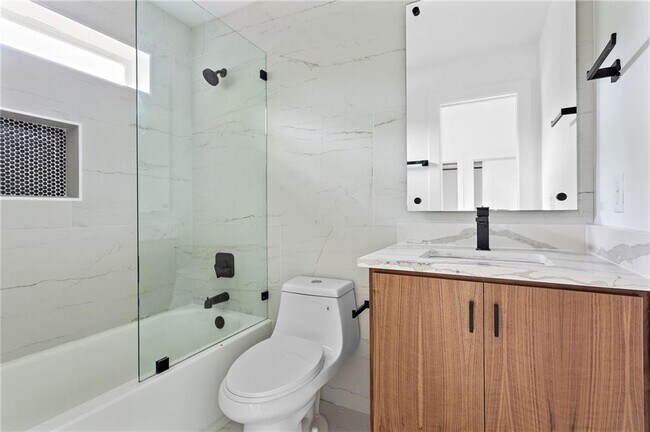 Building Photo - 2813 Prado St