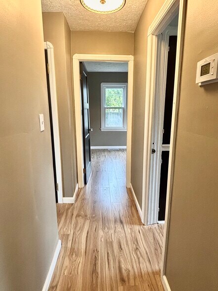 Building Photo - 3312 Brookview Blvd