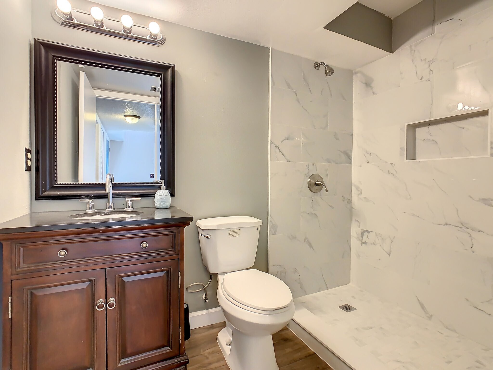Building Photo - 4840 Kingston Cir