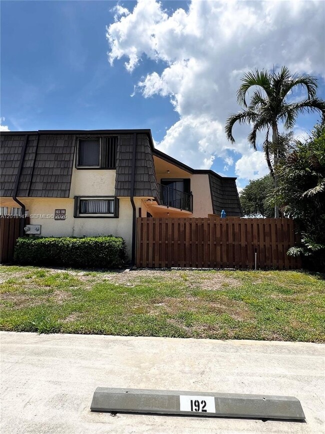 Building Photo - 192 Springdale Cir