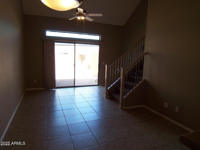 Building Photo - 1015 S Val Vista Dr