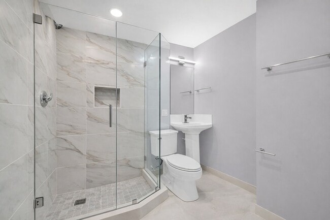 Building Photo - 2704 W 24th Pl