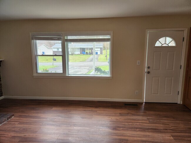 Building Photo - 118 Barclay Rd