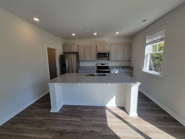 Building Photo - Fenced In, 4Bedroom In Sneads Ferry!