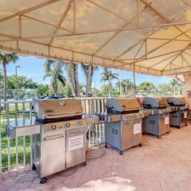 Building Photo - 15461 Lakes of Delray Blvd