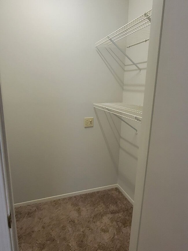 Building Photo - Adorable 2-Bedroom, 2-Bath Townhome Near A...
