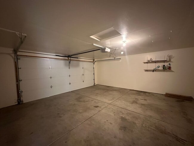 Building Photo - Charming 3 bed 2 bath home!!