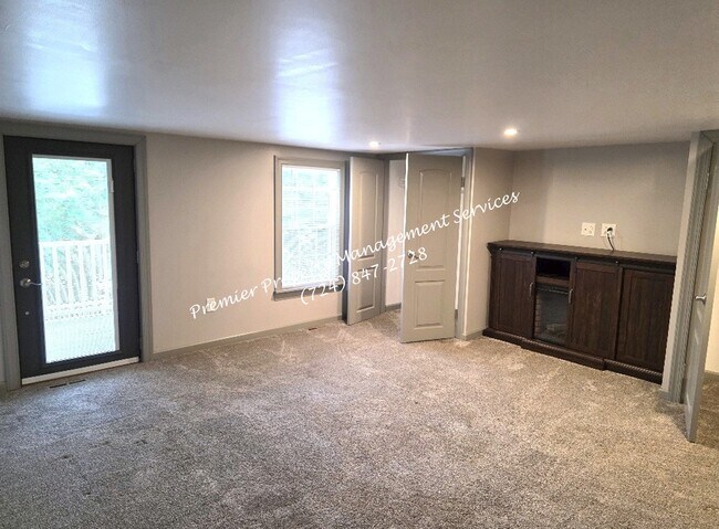 Building Photo - 1119 Riverside Dr