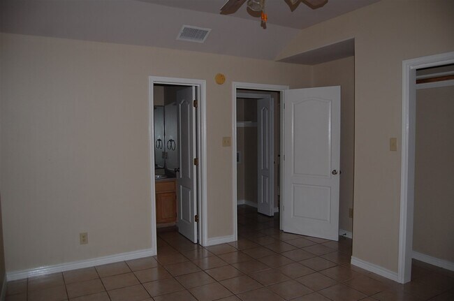 Building Photo - 505 Shiloh Dr