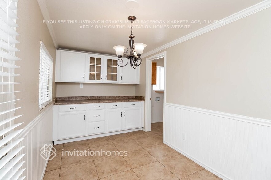 Building Photo - 441 S Maple