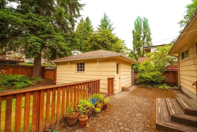 Building Photo - 7307 23rd Ave NE