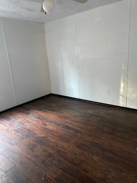 Building Photo - 401 Academy Ln