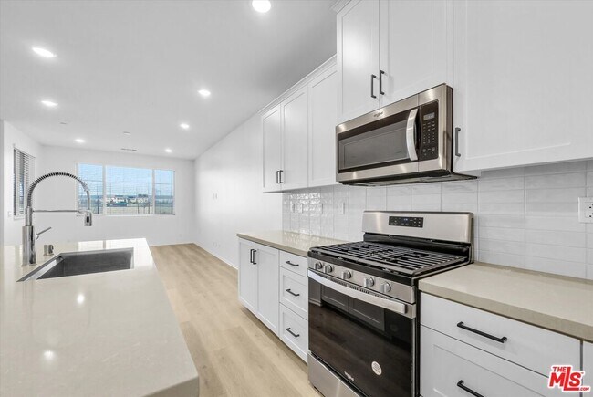 Building Photo - 4102 S Limecrest Paseo