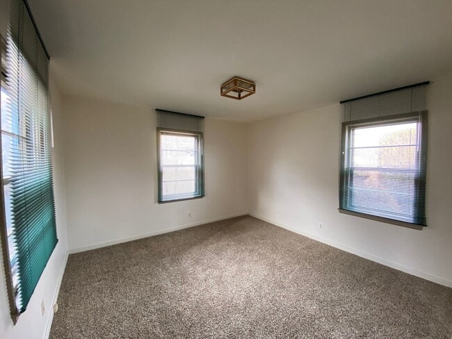 Building Photo - Beautiful Home in Old Southwest Reno w/Large Backyard