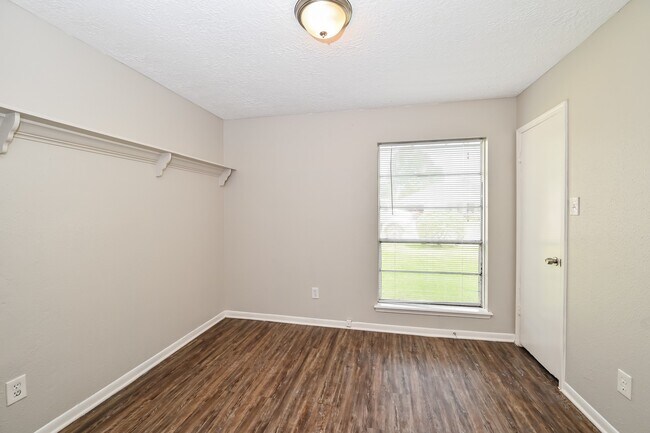 Building Photo - 13706 Oleoke Ln