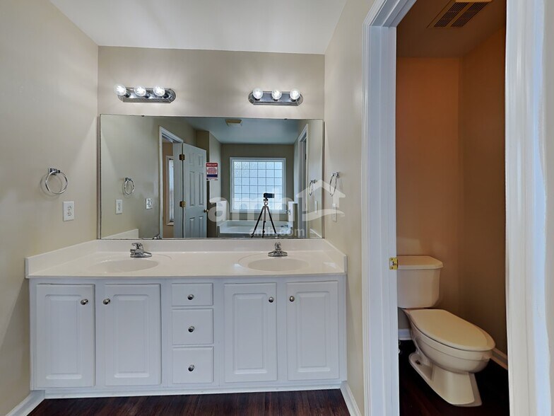 Building Photo - 815 Brookhannah Ct