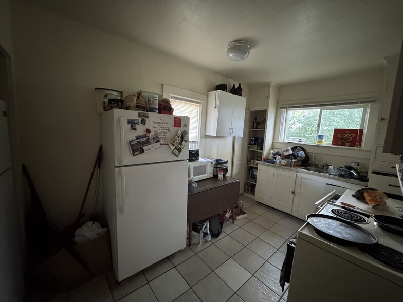 Building Photo - 808 Niagara St