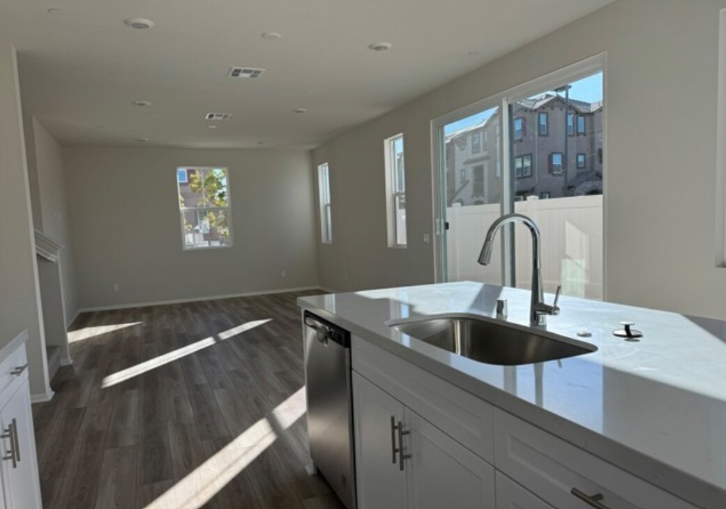 Building Photo - 40430 Melrose Dr