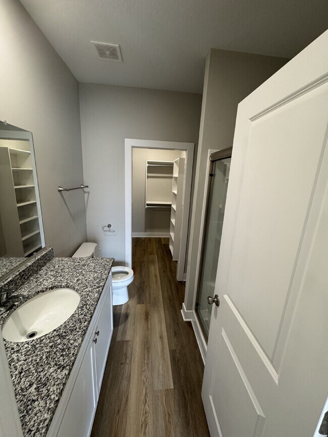 Building Photo - 5250 N Cypress Cir