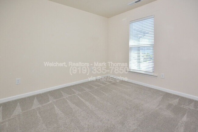 Building Photo - 409 Vassar Dr