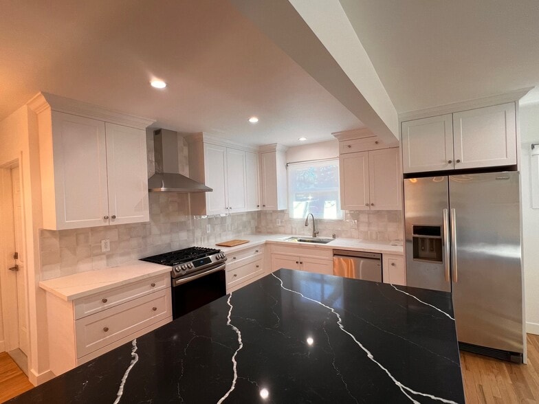 Building Photo - 6641 Glade Ave