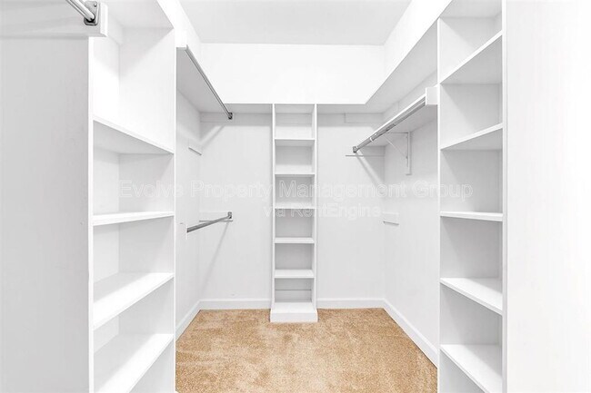 Building Photo - 7520 Crystal Lake Dr