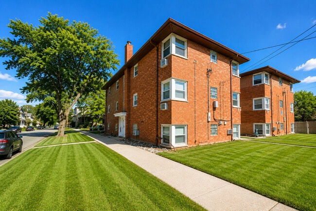 Building Photo - 837 Lathrop Ave