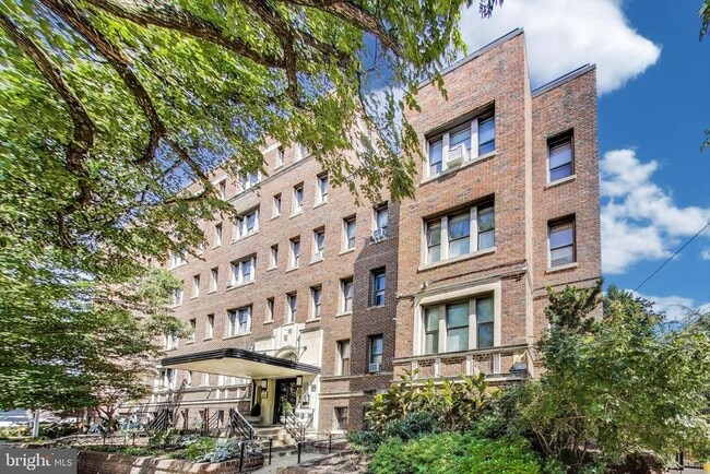 Building Photo - 1365 Kennedy St NW