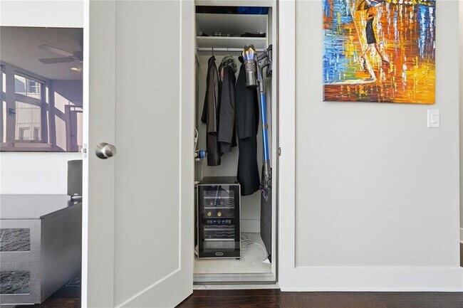 Building Photo - 908 Nueces St