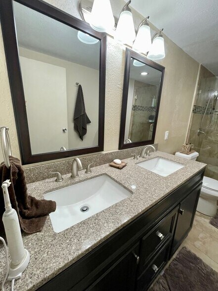 Building Photo - 8409 Forest Hills Dr