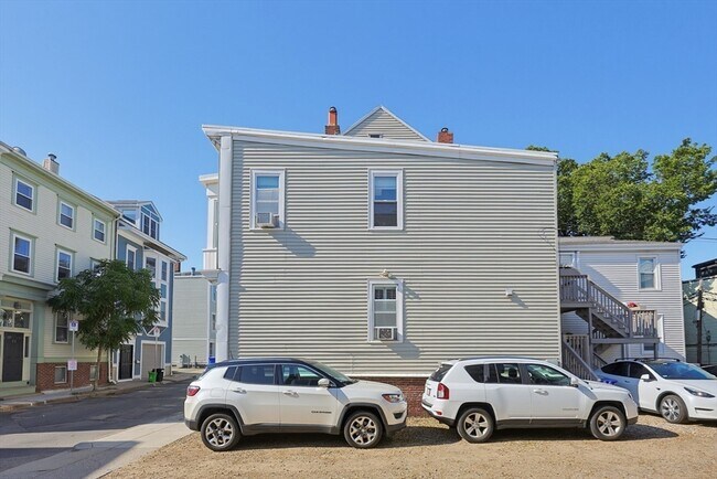 Building Photo - 76 School St